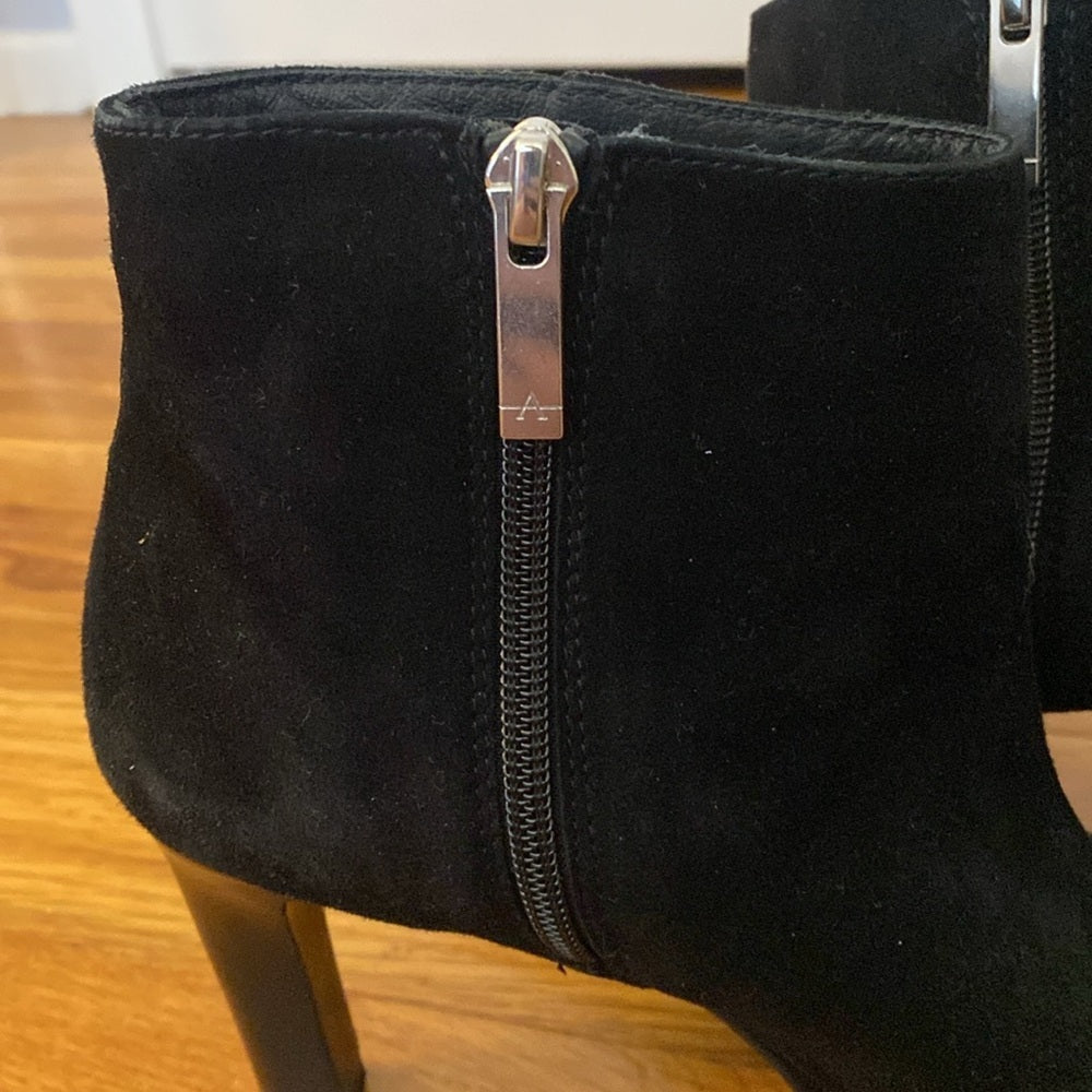 Aquatalia Women’s Black Velvet Heeled Booties Size 8
