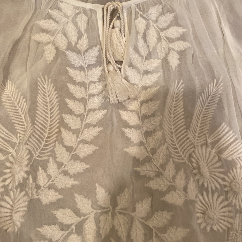 Anthropologie women’s white flowy top with floral details size medium