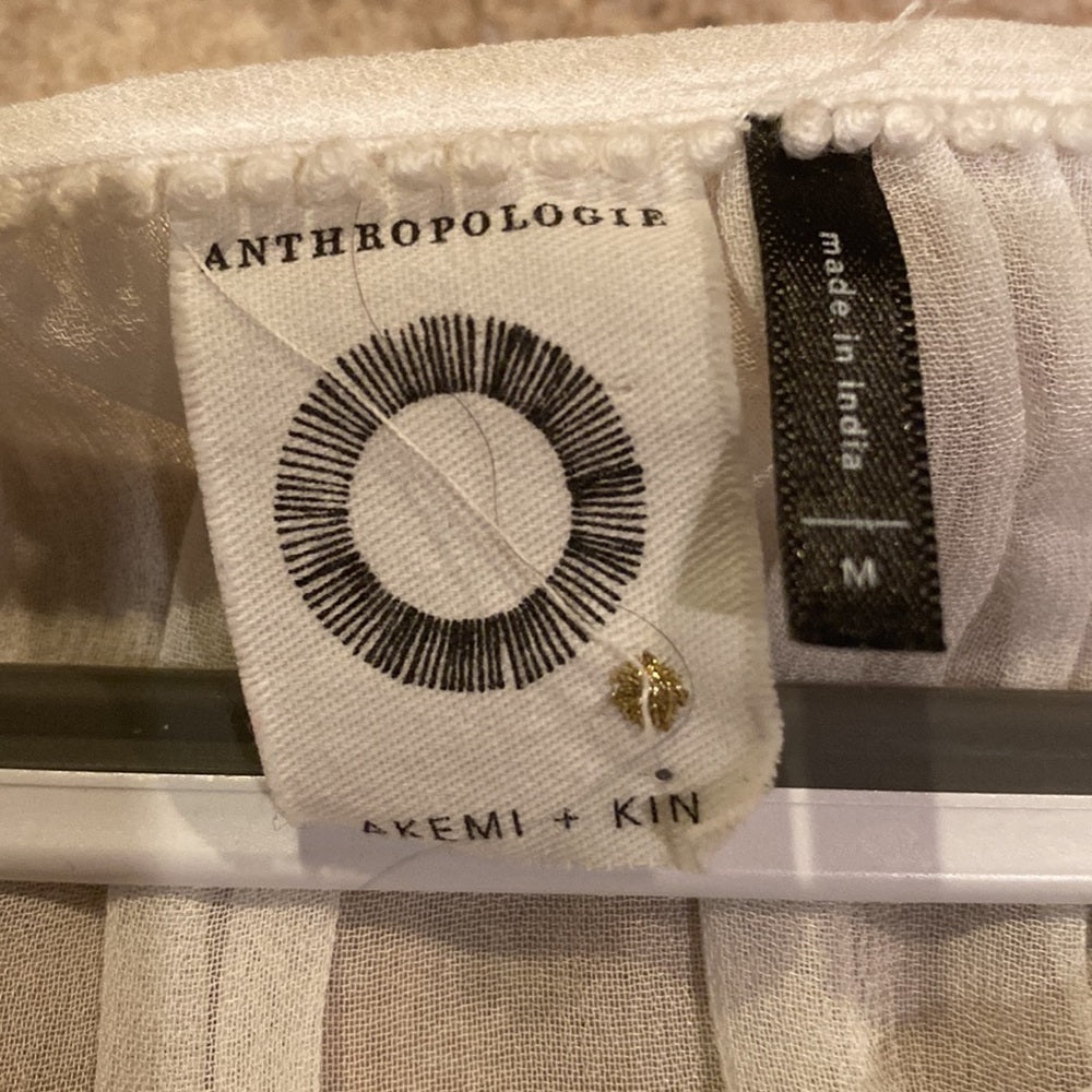 Anthropologie women’s white flowy top with floral details size medium