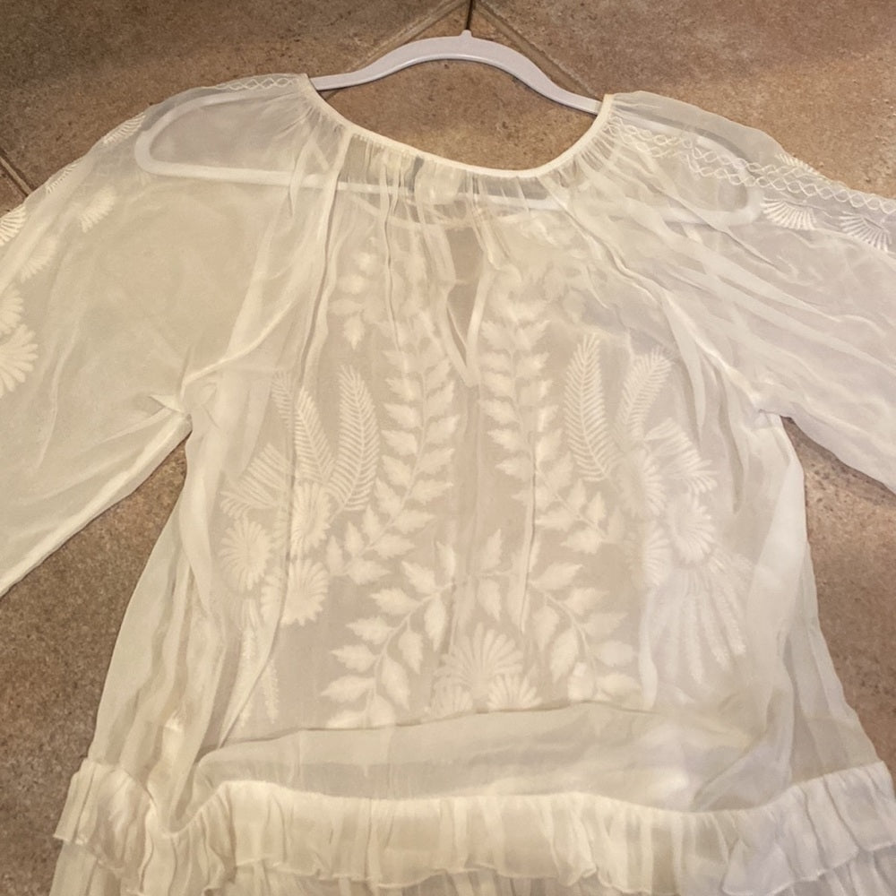 Anthropologie women’s white flowy top with floral details size medium