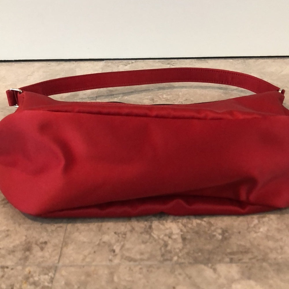 Kate Spade Red Moon Bag Zipper Closure
