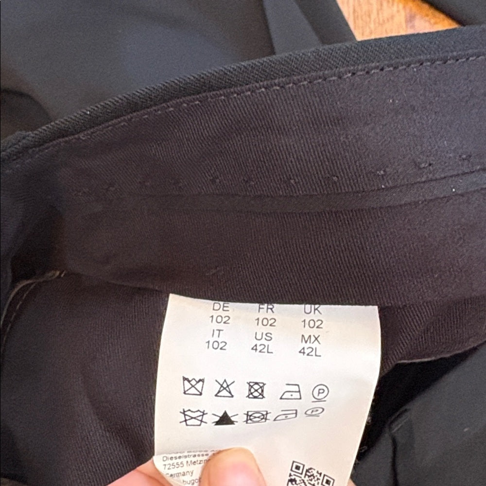Hugo Boss Men’s Black Super 100 Suit 42L