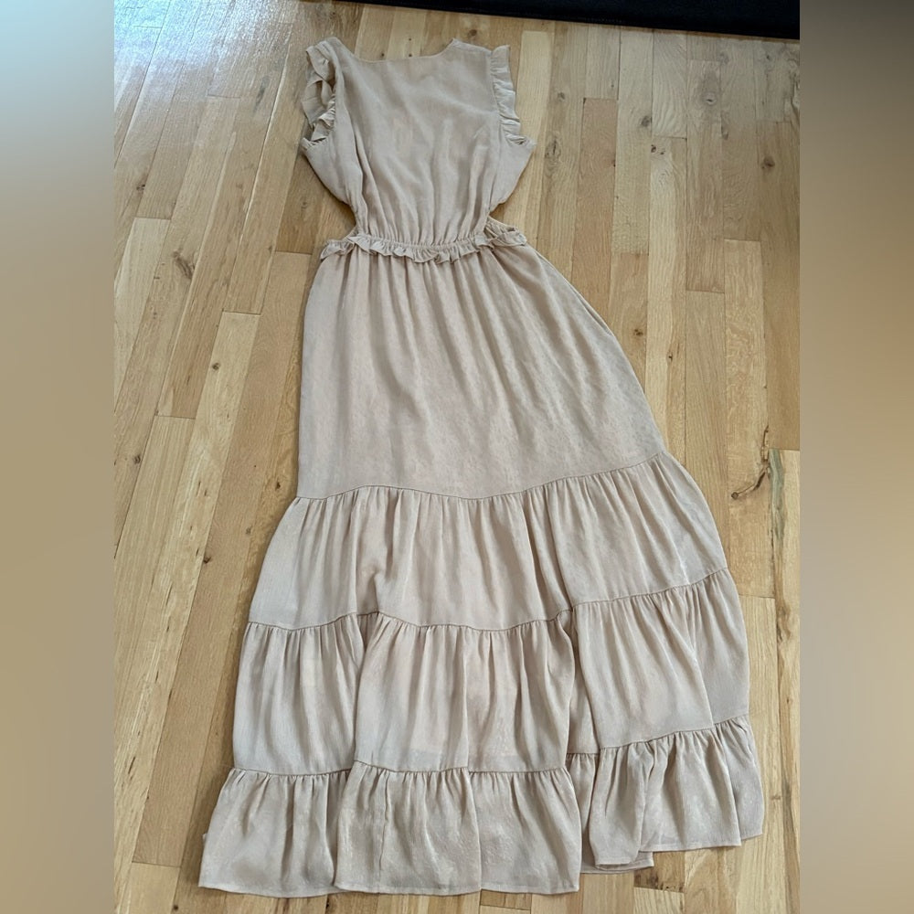 NWT Heartloom Women’s Tan Maxi Dress with Flutter Sleeves Size M