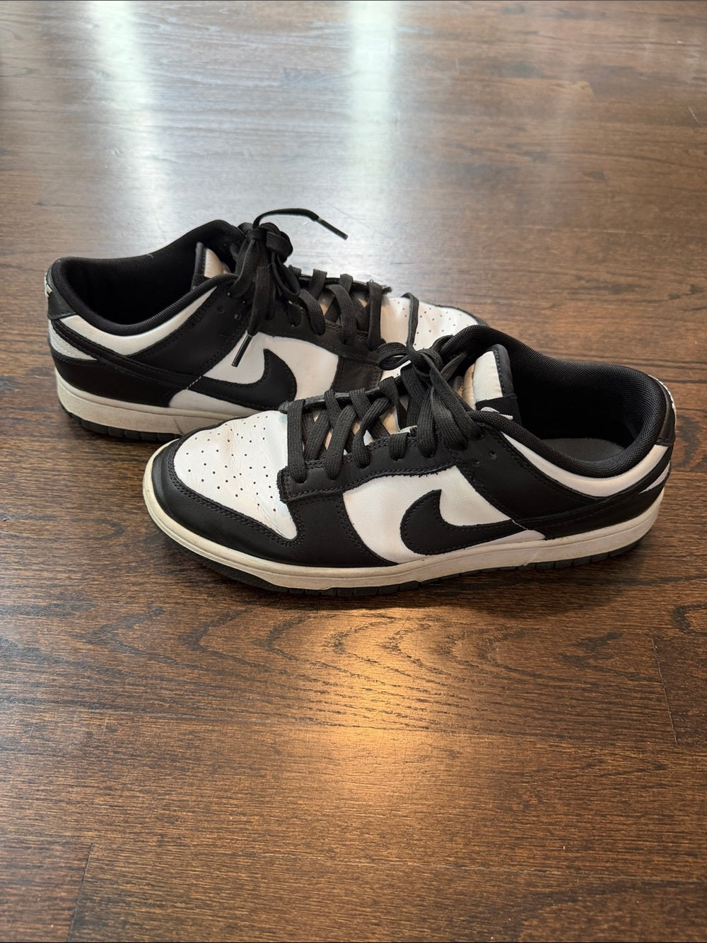 Nike Men’s Black and White Low-Top Sneakers Size 9.5