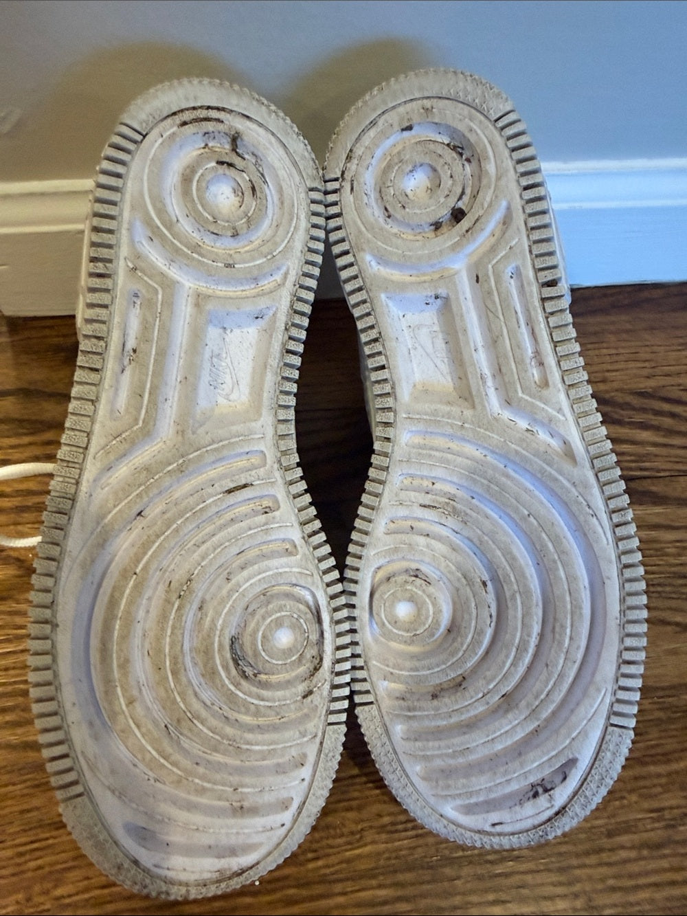 Nike White Low-Top Sneakers Size 8.5