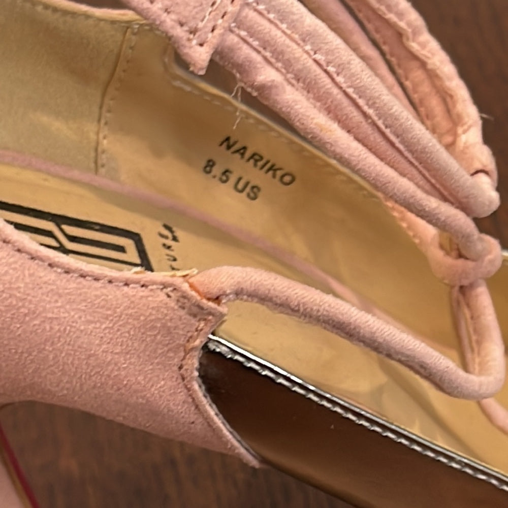 SIGNATURE Heeled Pink Shoes Size 8.5