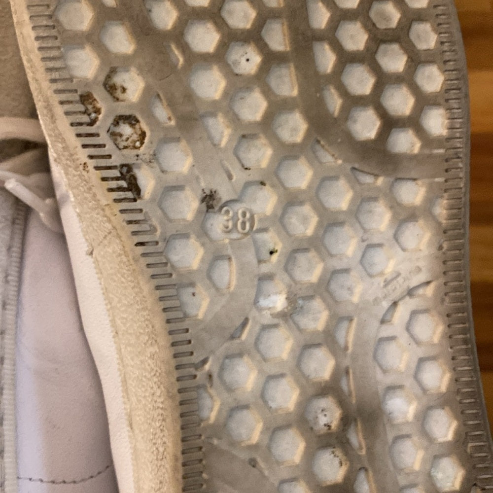 Piranha Women’s White Sneakers Size 38
