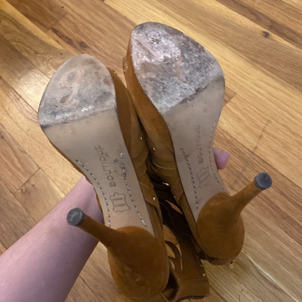 Boutique women’s Brown Studded Heels Size 7