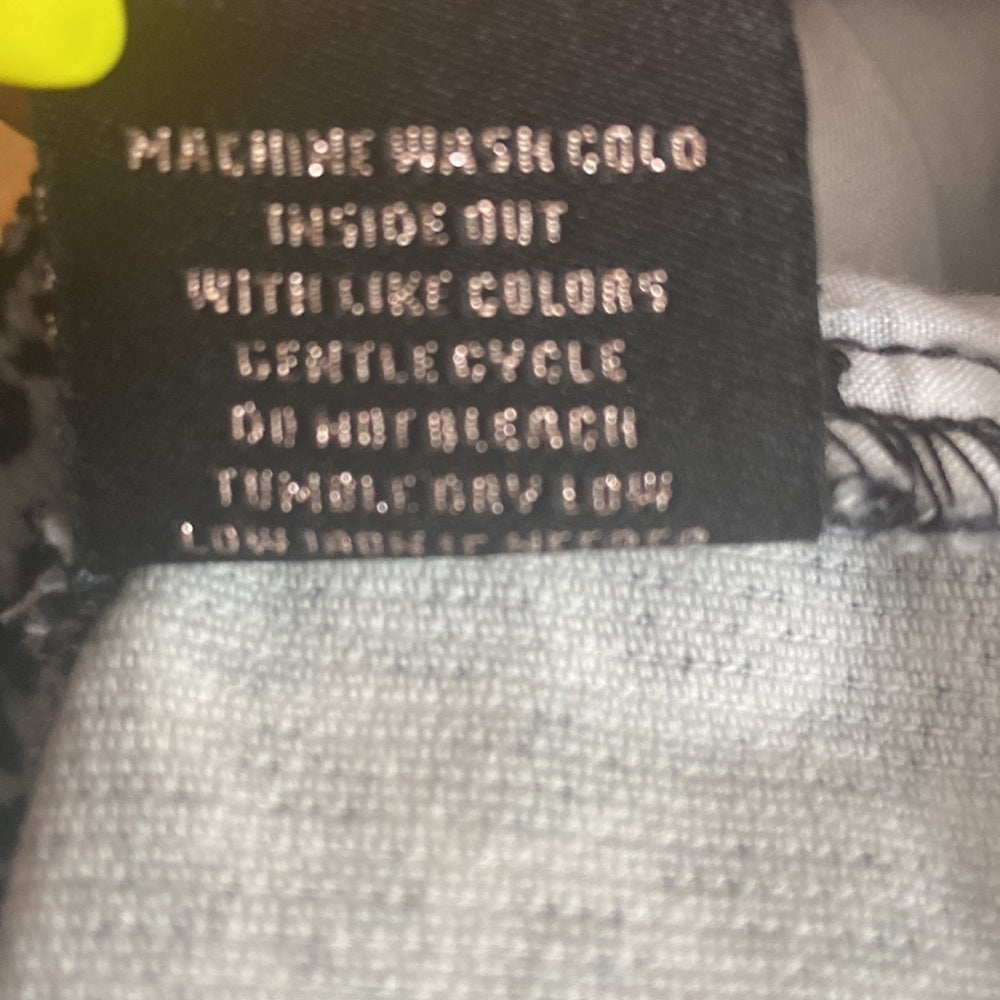 NWT WOMEN’S TDC skirt. Leopard print. Size L