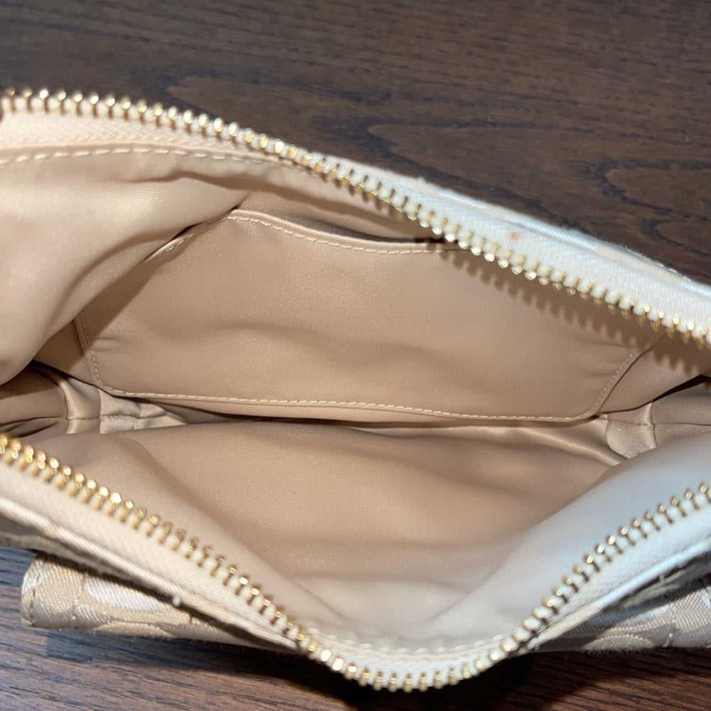 Coach Canvas Gold Women’s Small Shoulder Bag