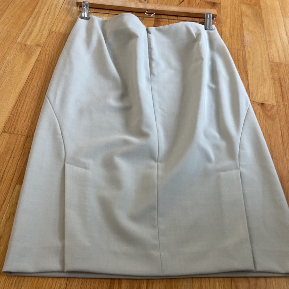 Women’s theory skirt. Beige. Size 4