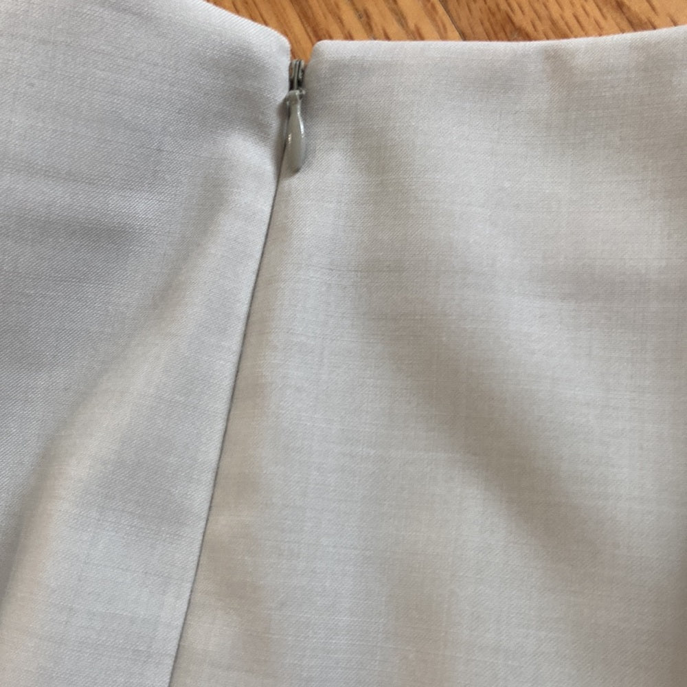 Women’s theory skirt. Beige. Size 4