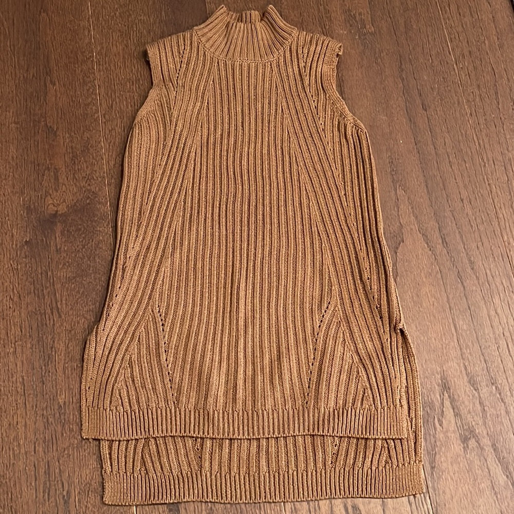 2 Women’s BCBG and Max Studio Mock Sleeveless Sweater Size XS