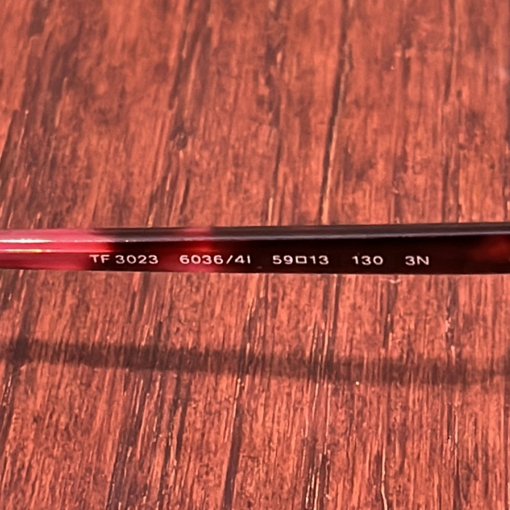 Tiffany & Co Women’s Sunglasses With a Red/Pink to Lenses