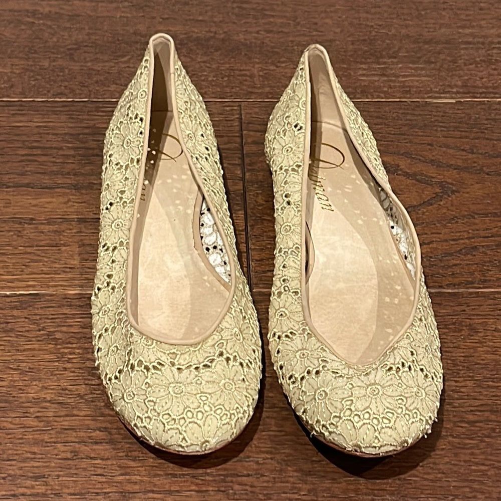 Delman Women’s Eyelet Beige Ballet Flats Size 11