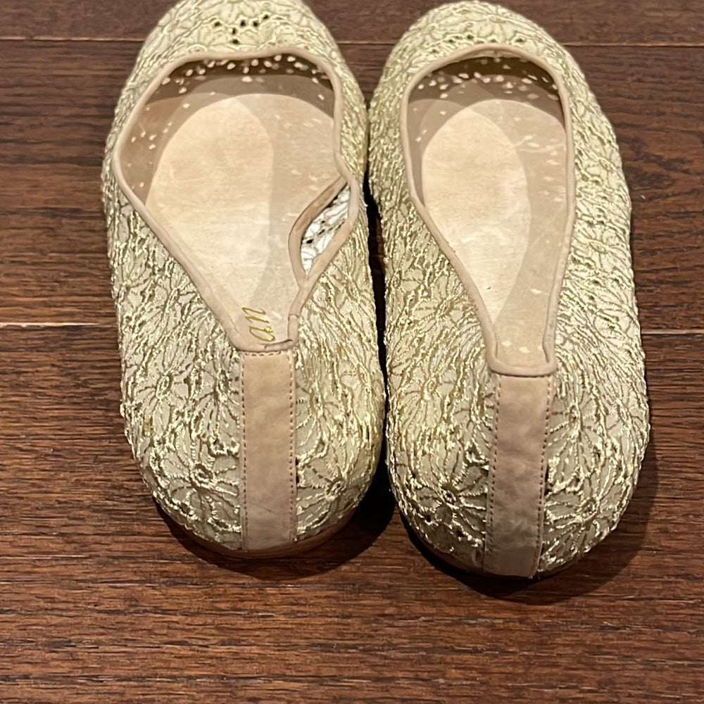 Delman Women’s Eyelet Beige Ballet Flats Size 11
