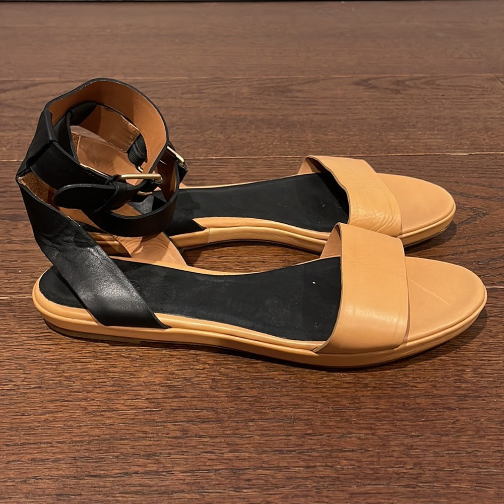 Vince Women’s Tan and Black Sandals size 11