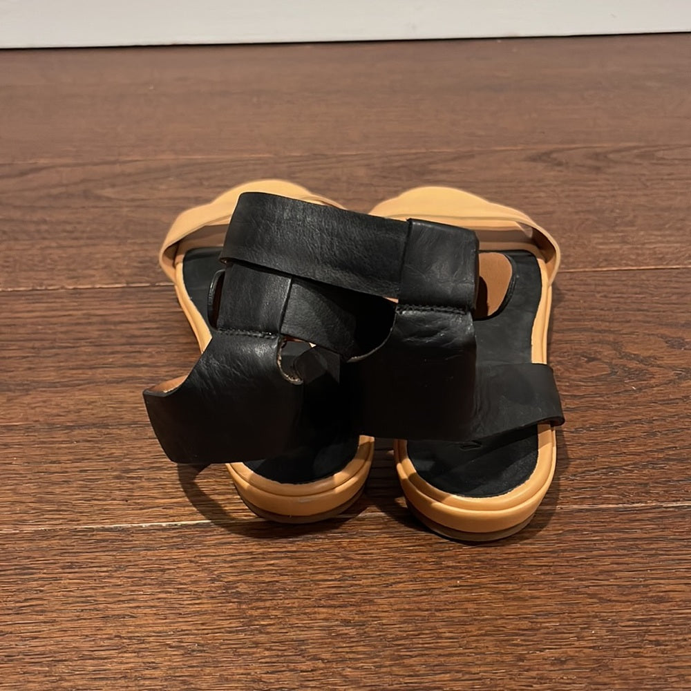 Vince Women’s Tan and Black Sandals size 11