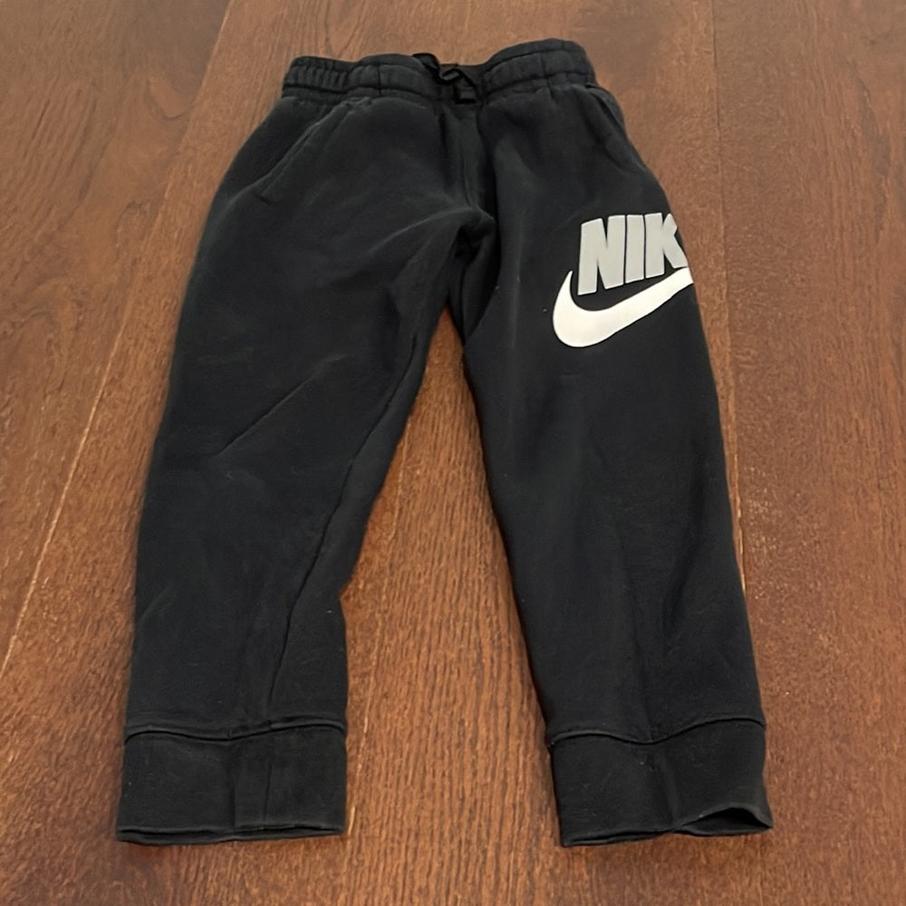Nike Boys Black Sweatpants Size 5