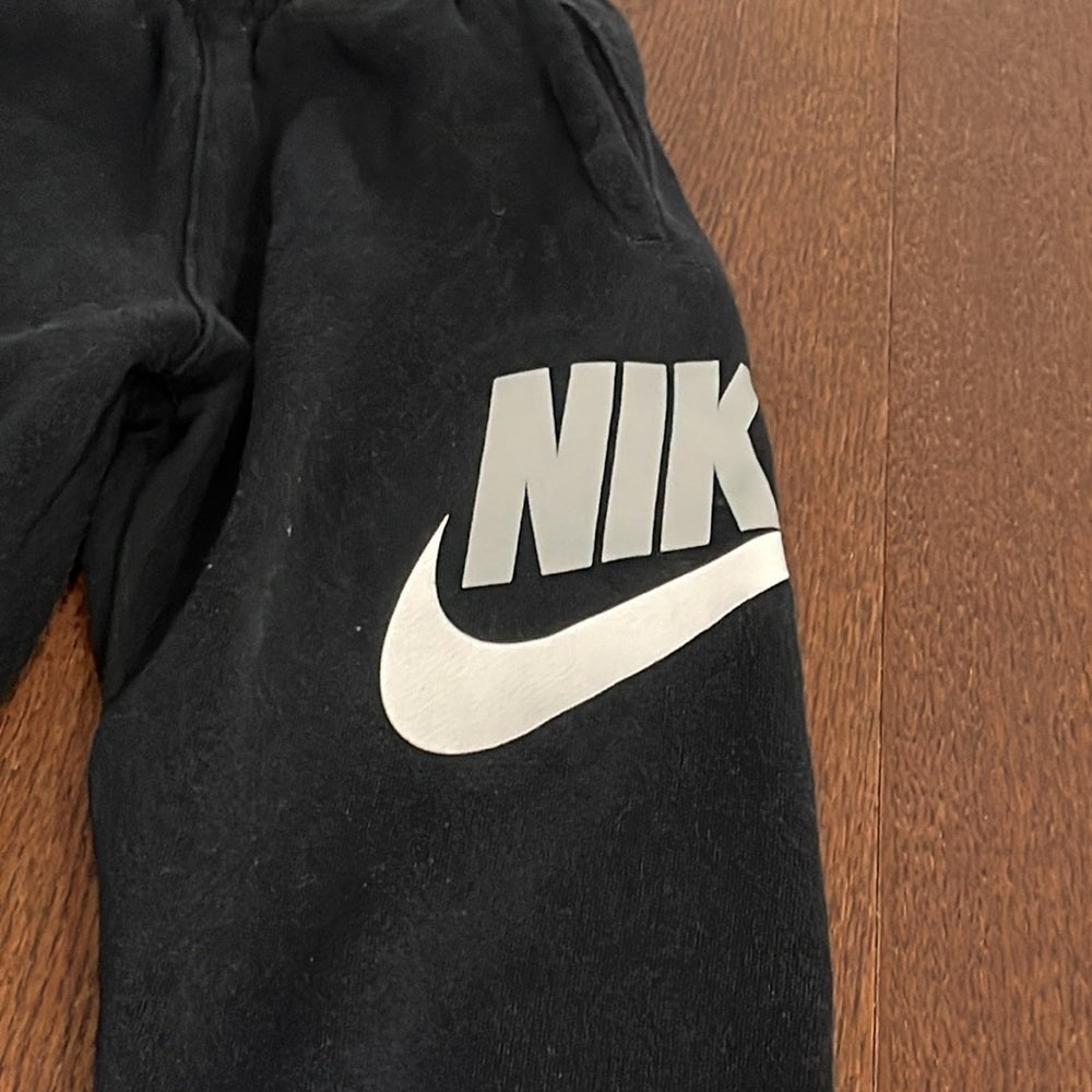 Nike Boys Black Sweatpants Size 5