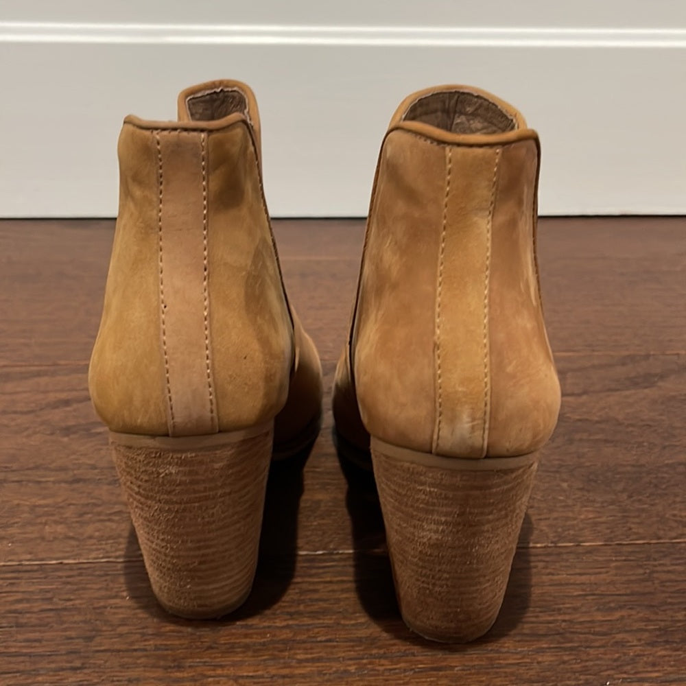 Vince Camuto Tan Women’s Heels Booties Size 10