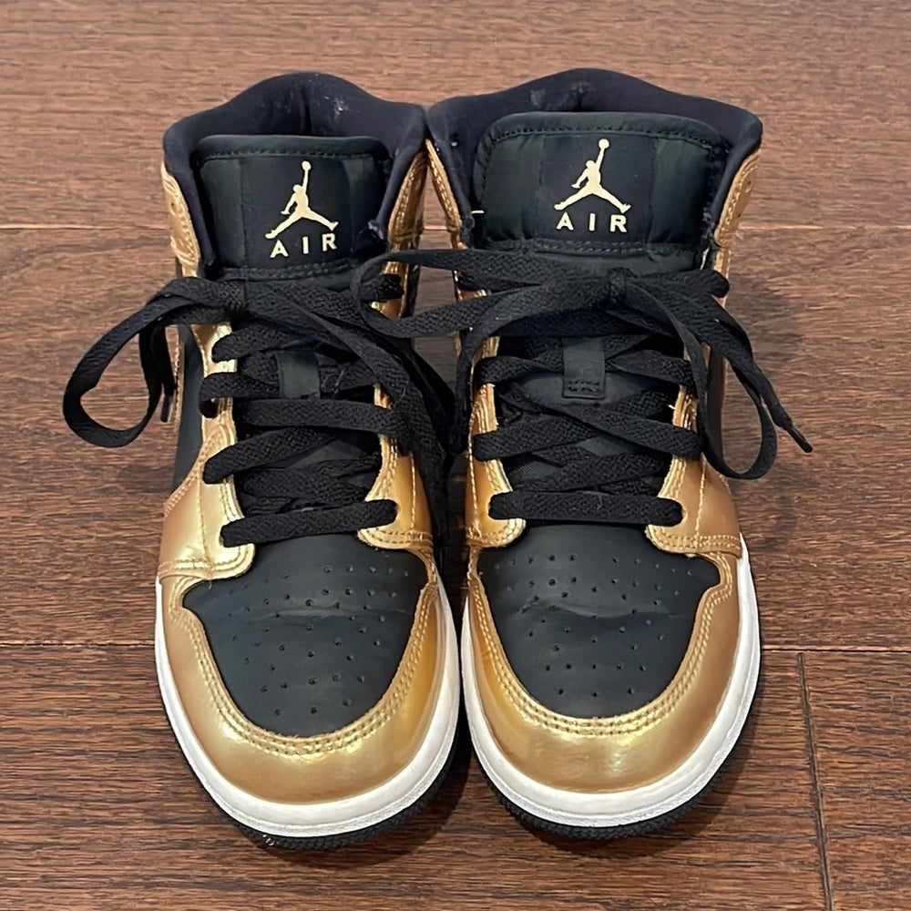 Nike Air Jordan Kids Black and Gold Sneakers Size 4