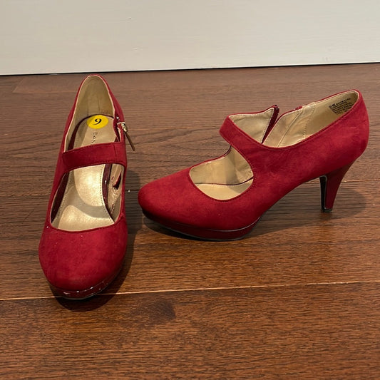 Bandolino Women’s Red Mary Jane Heels Size 9