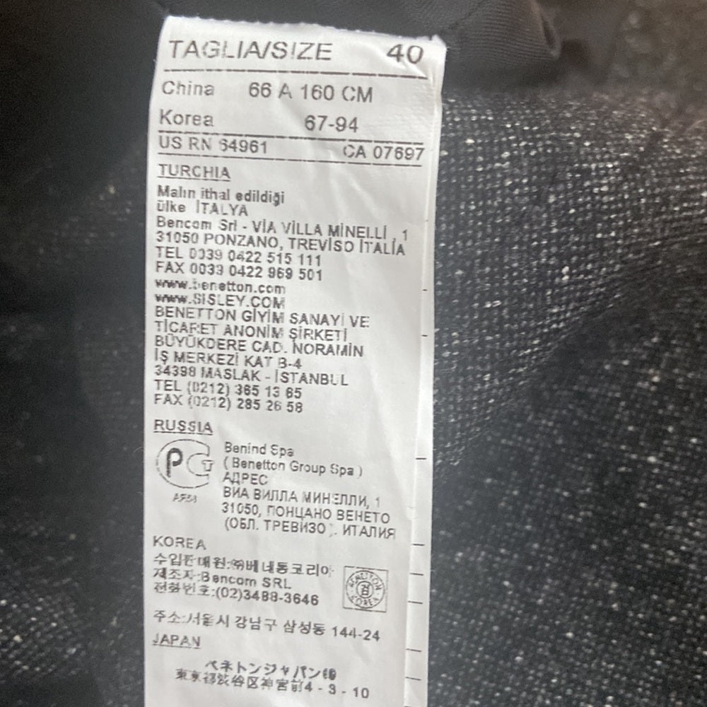 Women’s Benetton skirt. Grey. Size 40.