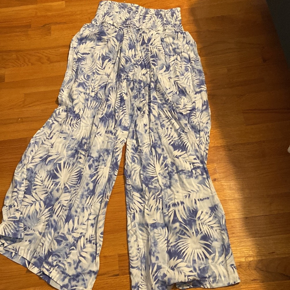 Women’s Ocean Drive top and bottom set. Blue and white. Size M