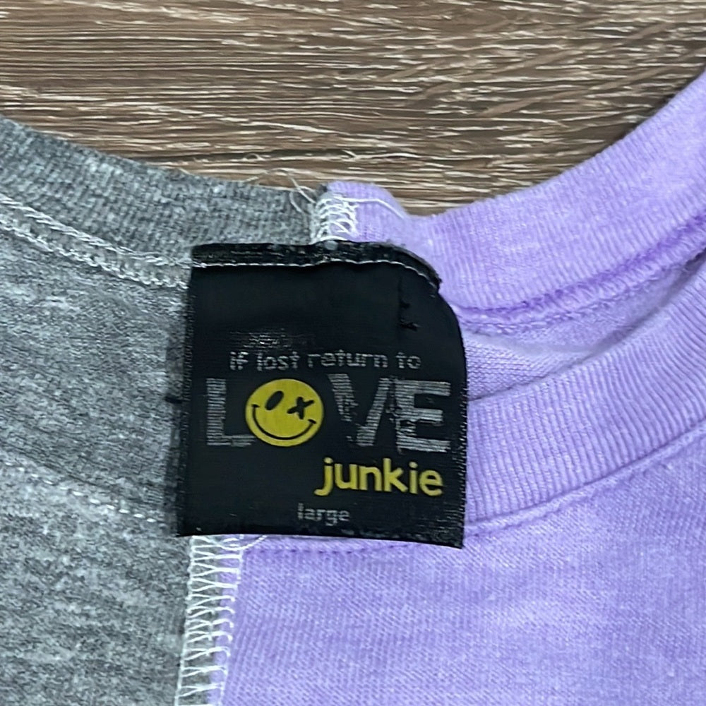 Love Junkie Girl’s Split Graphic T-Shirt - L