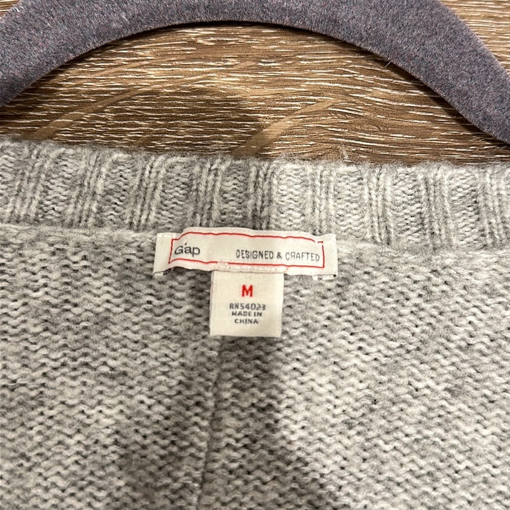 Gap Women’s V-Neck Sweater - Size Medium