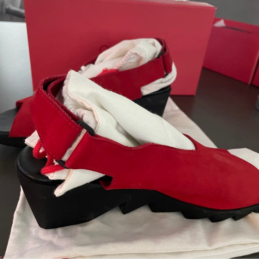 Arche Women’s Himali Red and Black Sandals Size 40 / 9