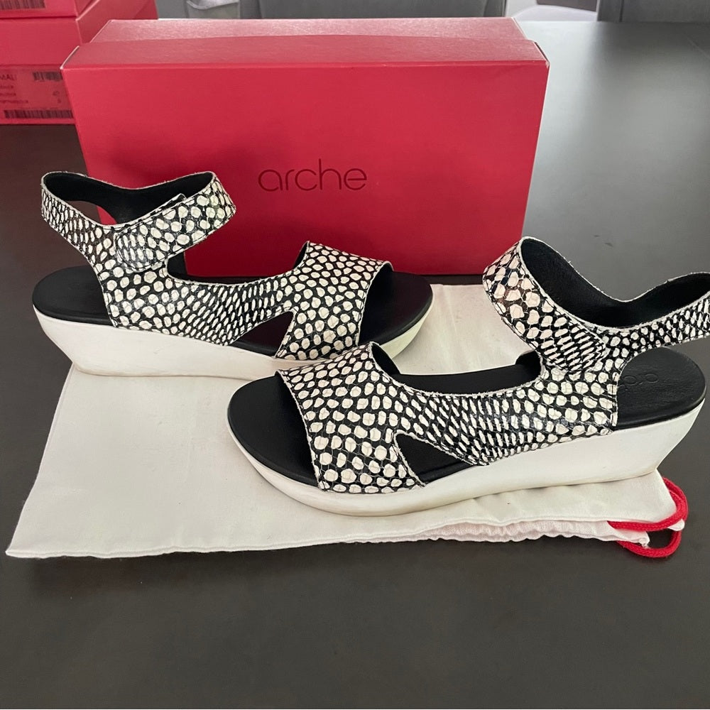 Arche Black and White Sandals Size 40 / 9