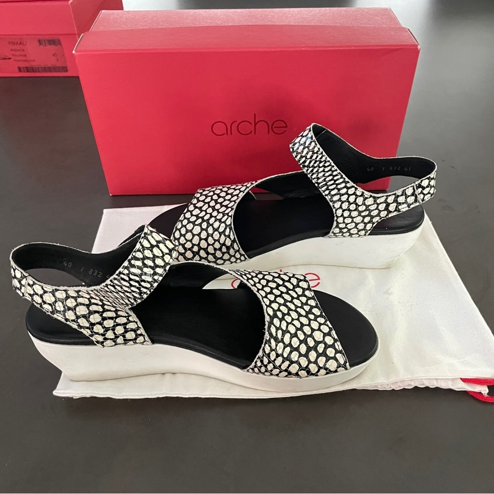 Arche Black and White Sandals Size 40 / 9