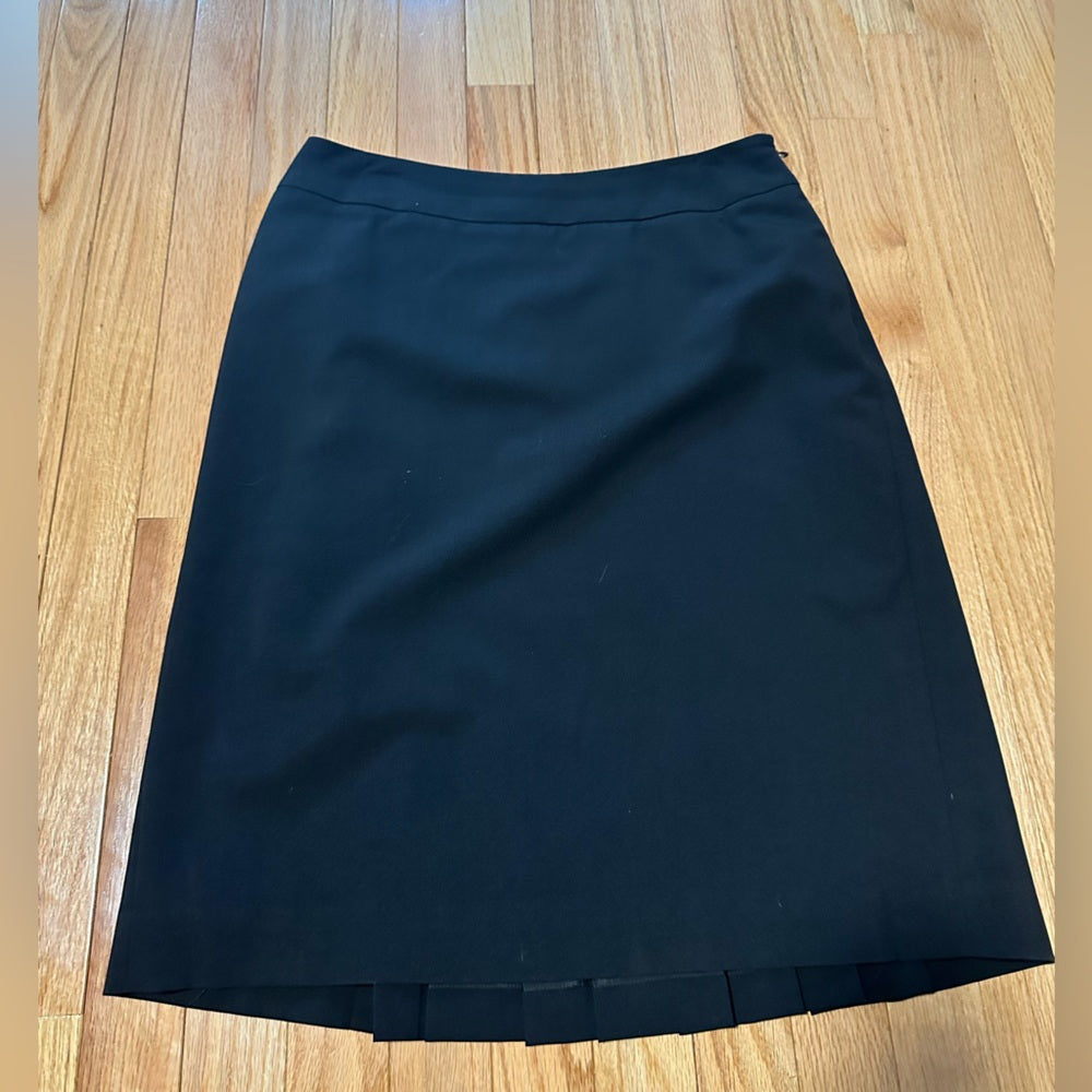 ANN Taylor Woman’s Black Jacket and Skirt Suit Set Size 8