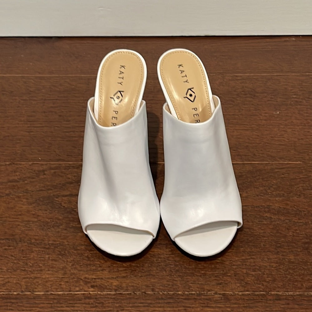 Katy Perry White Peep Toe Sandals Size 9