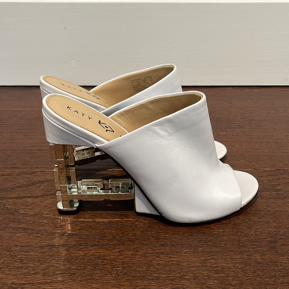 Katy Perry White Peep Toe Sandals Size 9