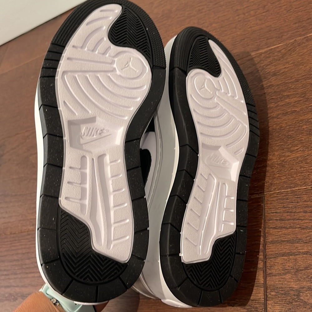 Nike Air Women’s Black, White and Silver Low Top Sneakers Size 10