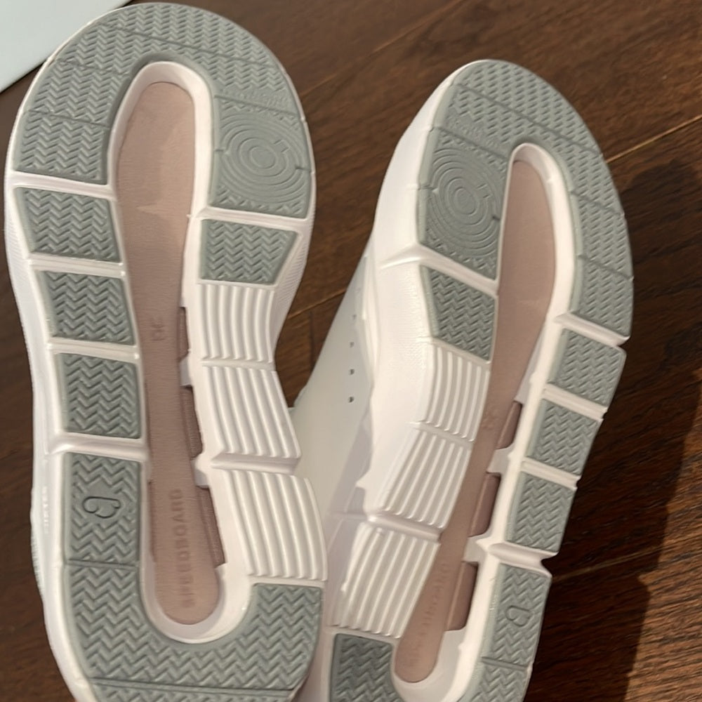 NWT On Cloud Women’s The Rodger Advantage White Sneakers Size 5