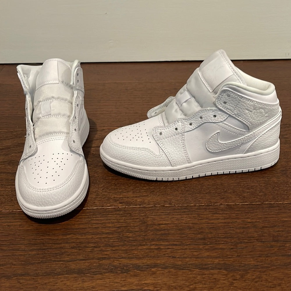 NWT Nike Air Jordan 1 Mid Kids All White High Tops Size 4