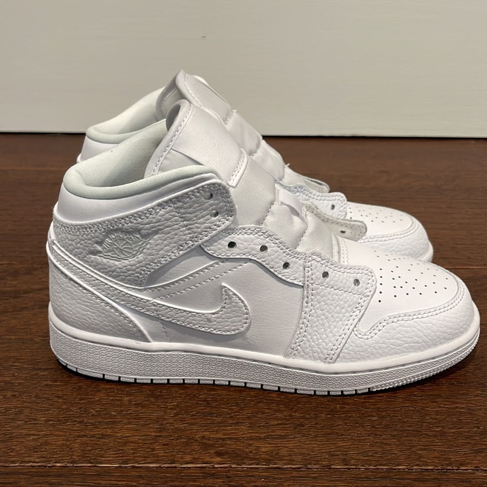 NWT Nike Air Jordan 1 Mid Kids All White High Tops Size 4