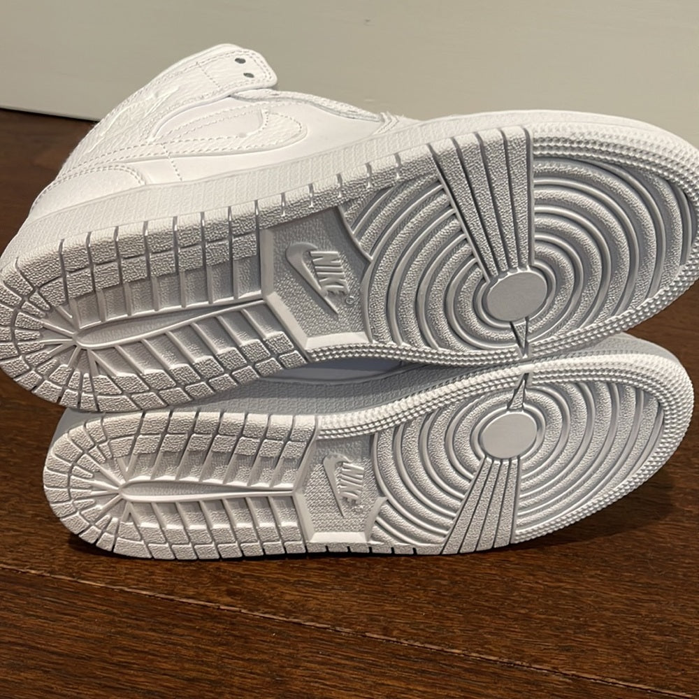 NWT Nike Air Jordan 1 Mid Kids All White High Tops Size 4