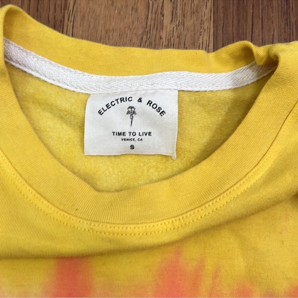 NWT Electric and Rose Sweatshirt and Sweatpants Size Small