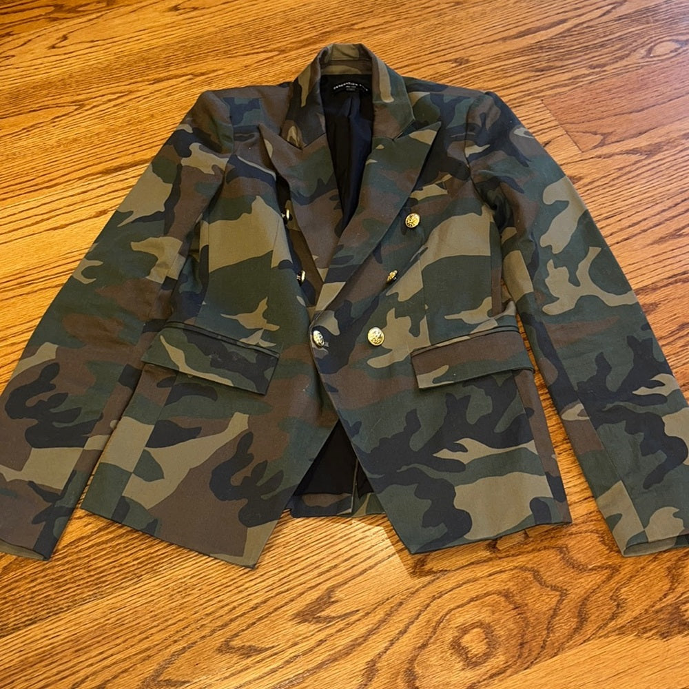 Generation Love Woman’s Camo Jacket Size XS