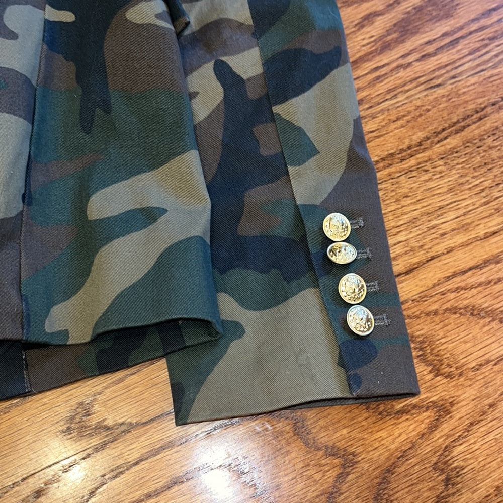 Generation Love Woman’s Camo Jacket Size XS