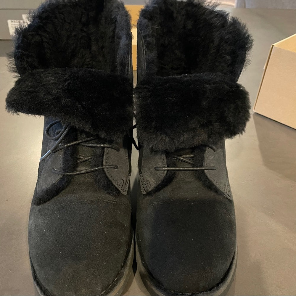 Ugg Women’s Quincy Lace Up Boots Size 9