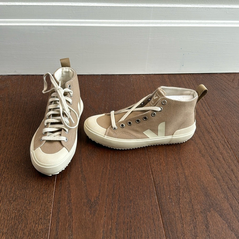 NWT Veja Women’s Nova High Top Canvas Sneakers Size 6