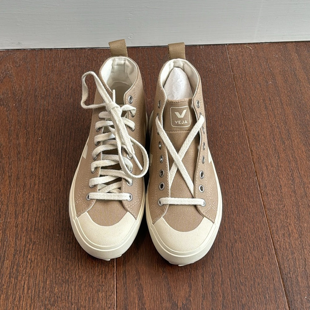 NWT Veja Women’s Nova High Top Canvas Sneakers Size 6