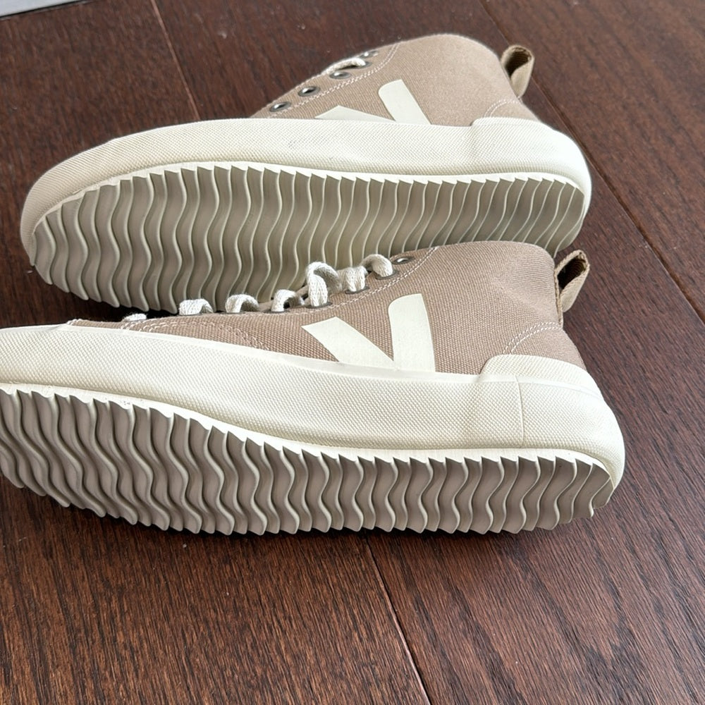 NWT Veja Women’s Nova High Top Canvas Sneakers Size 6