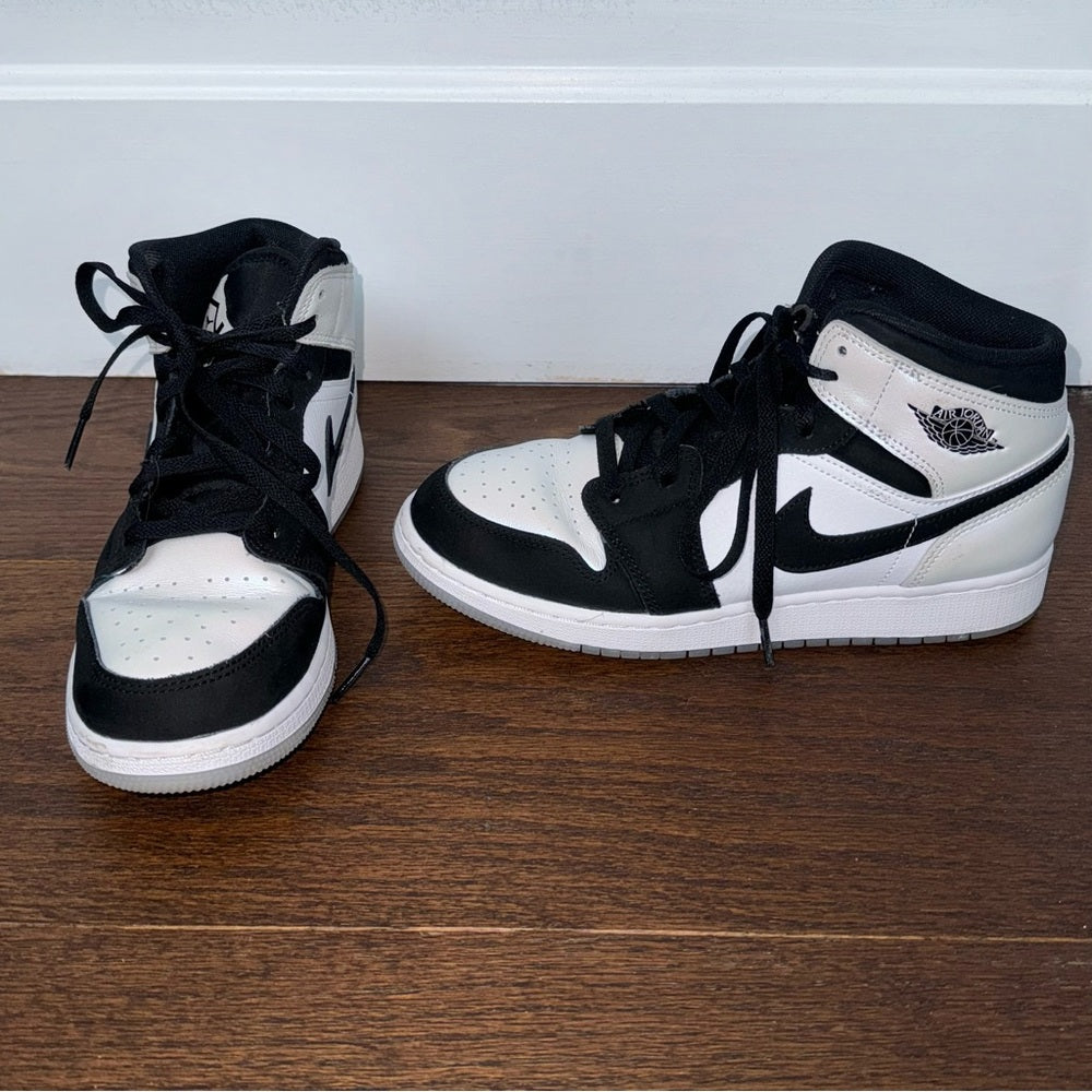 Nike Air Jordan’s 1 Mid Black and White Kids and Sneakers Size 6.5